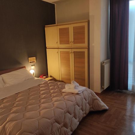 Hotel Centrale Chiusi Zimmer foto