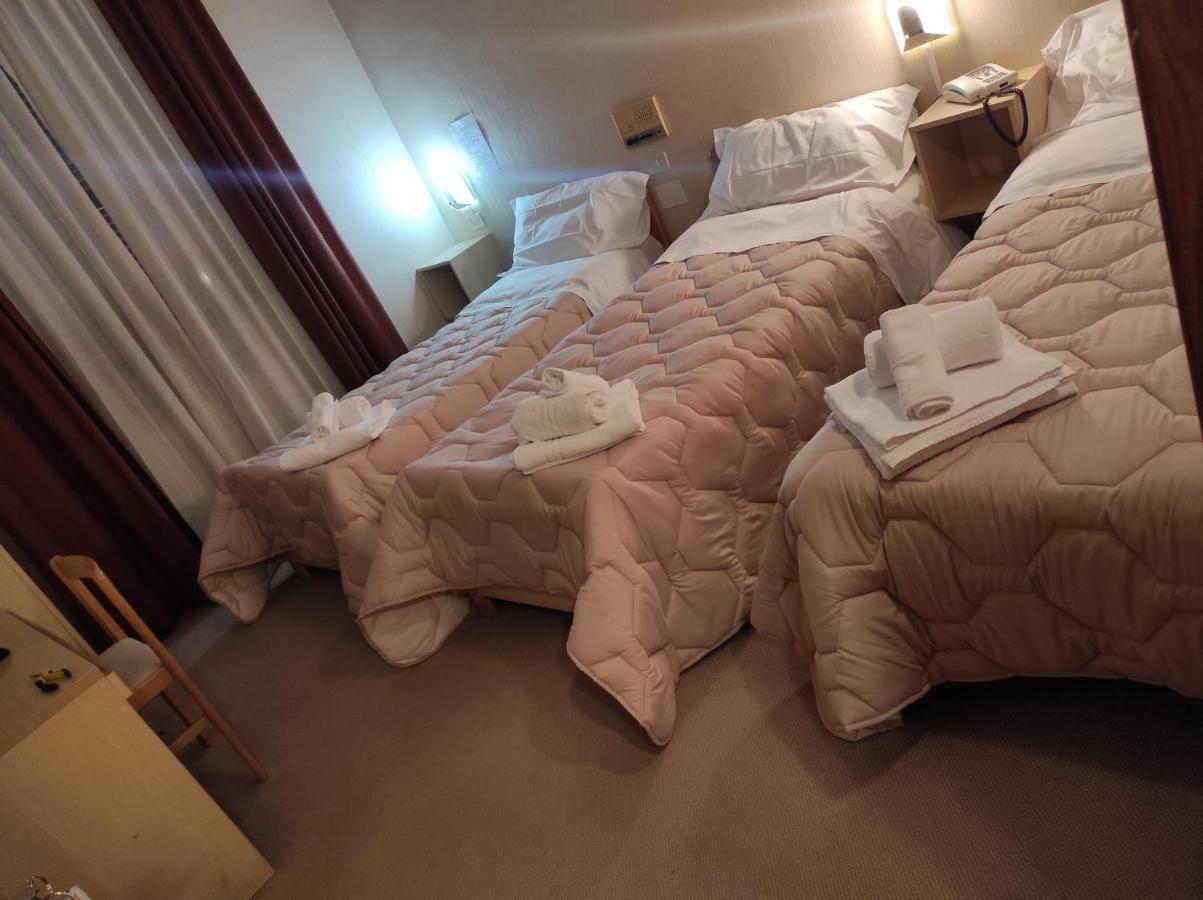Hotel Centrale Chiusi Zimmer foto