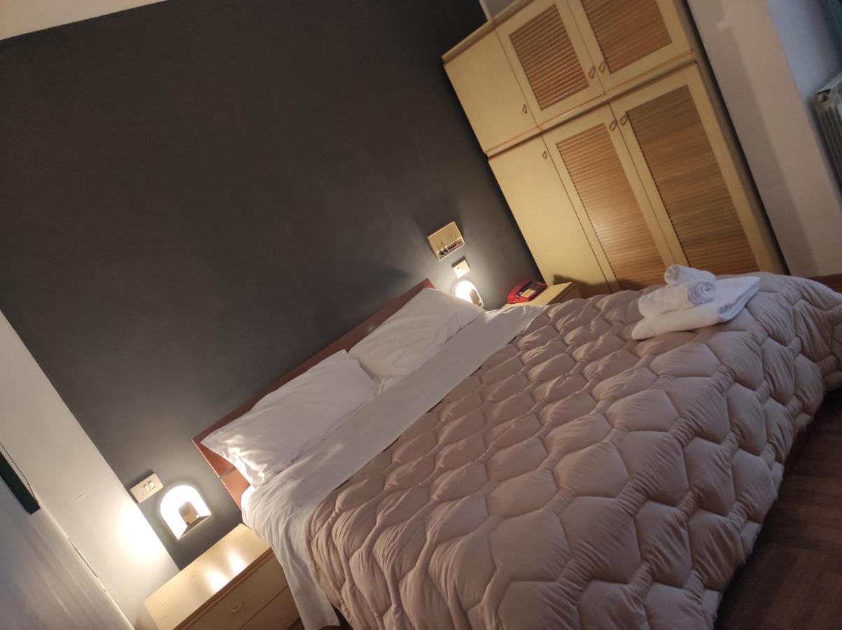 Hotel Centrale Chiusi Zimmer foto