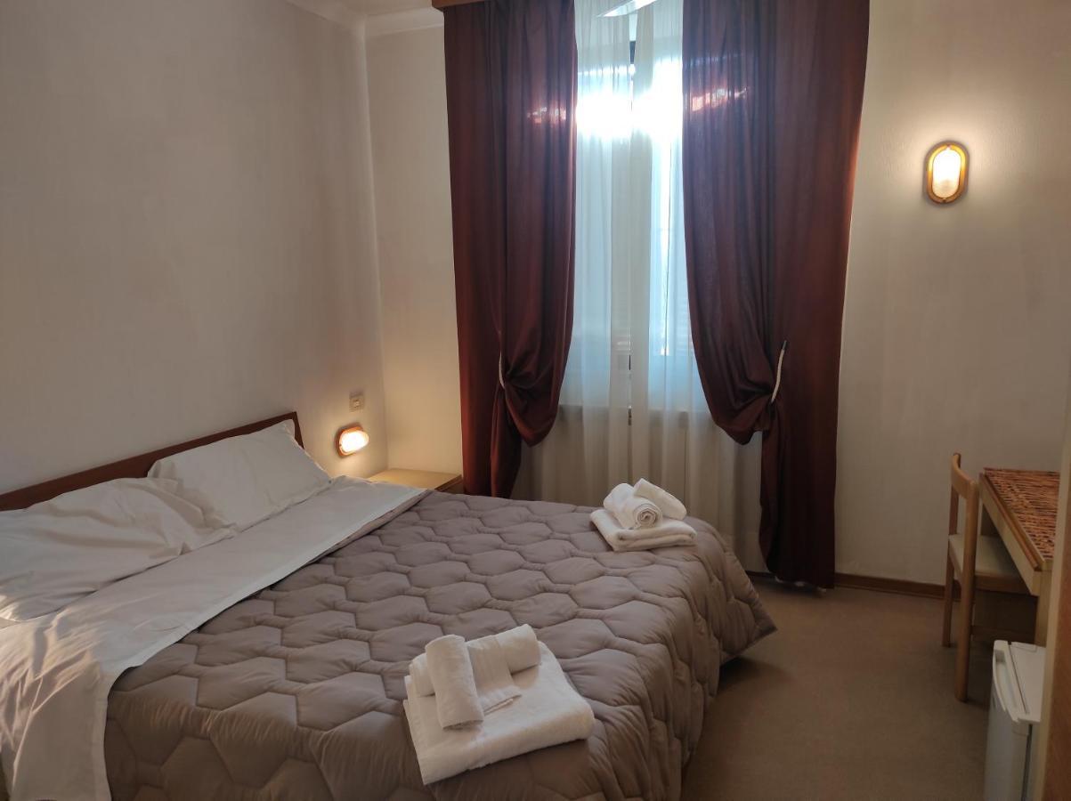 Hotel Centrale Chiusi Zimmer foto