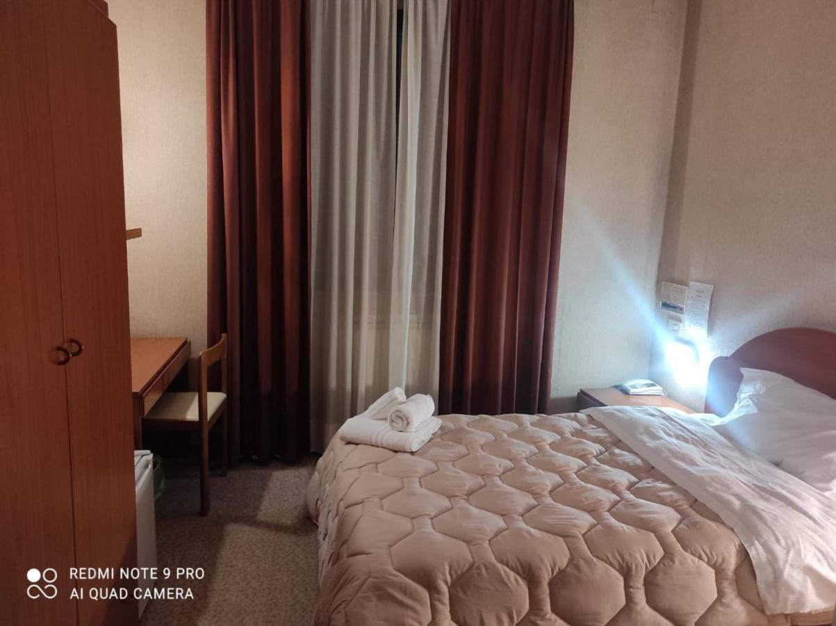 Hotel Centrale Chiusi Zimmer foto