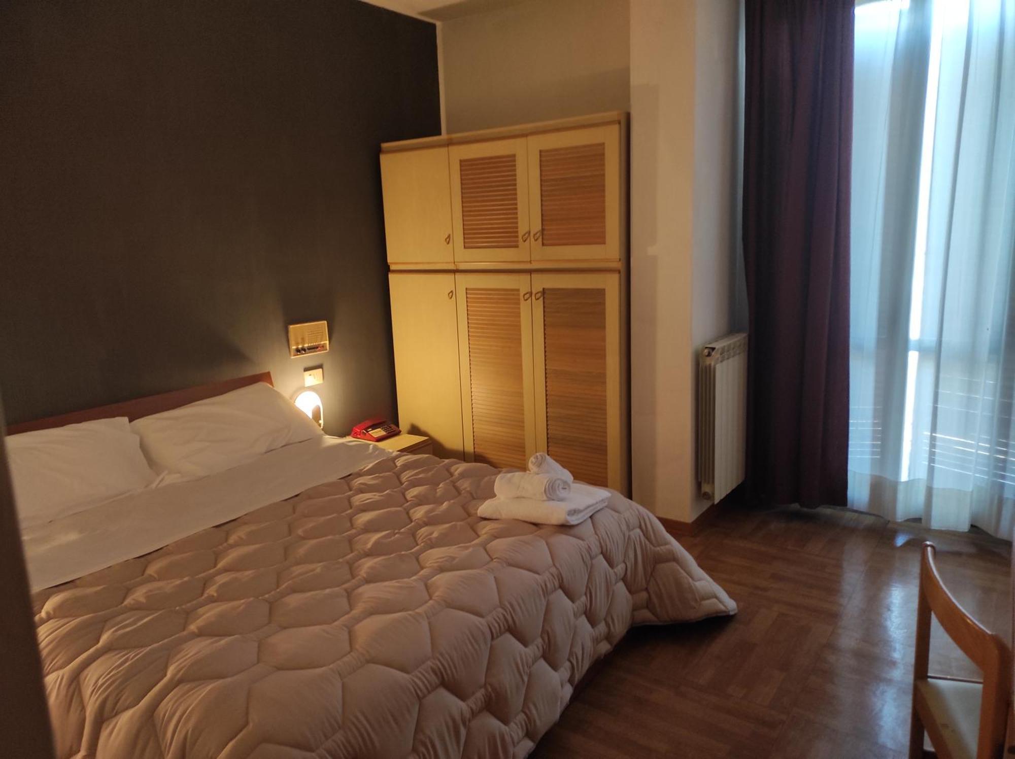 Hotel Centrale Chiusi Zimmer foto
